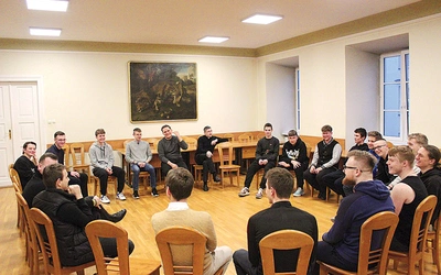 	Uczestnicy spotkania włączyli się w rytm dnia seminaryjnego, wysłuchali świadectw i wzięli udział w warsztatach apologetycznych i psychologicznych.