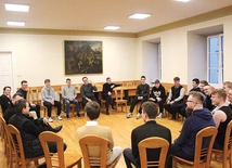 	Uczestnicy spotkania włączyli się w rytm dnia seminaryjnego, wysłuchali świadectw i wzięli udział w warsztatach apologetycznych i psychologicznych.