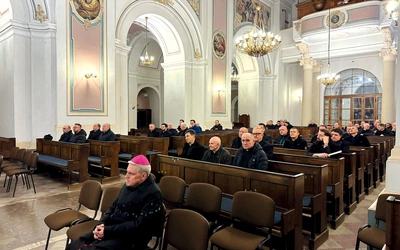 	Wśród słuchaczy był bp Krzysztof Nitkiewicz.