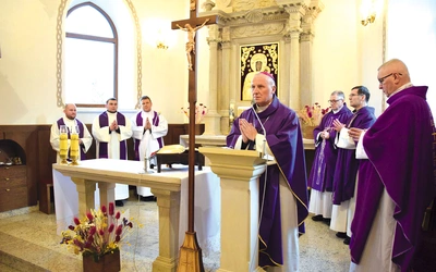 	Mszę Świętą celebrował bp M. Solarczyk.