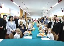	Uczestnicy z opiekunami i organizatorami.