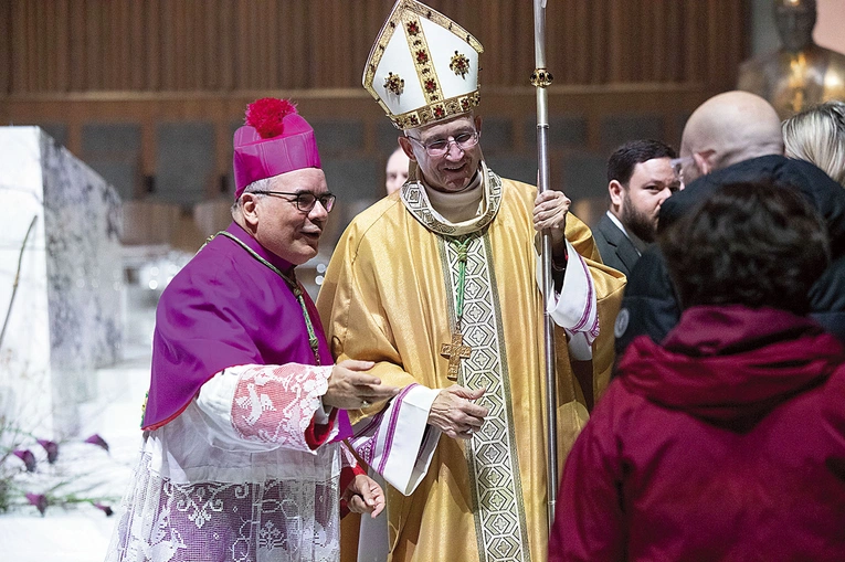 	W Eucharystii uczestniczyli także abp Antonio Filipazzi i dyplomaci.