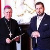 	Podczas odbierania dekretu.