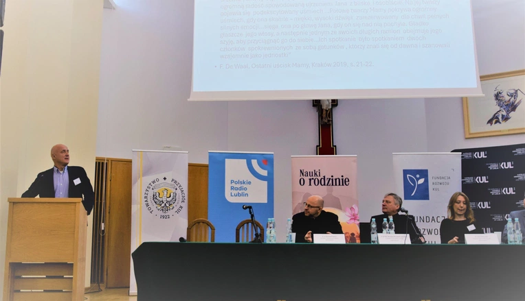 Godność osoby ludzkiej a humanizacja zwierząt - gdzie leży granica?