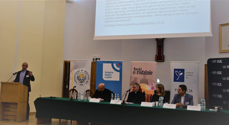 Godność osoby ludzkiej a humanizacja zwierząt - gdzie leży granica?