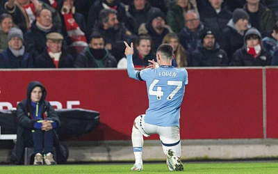 Phil Foden w klubie występuje z numerem 47.  To na cześć jego dziadka Ronniego, który zmarł  w wieku 47 lat