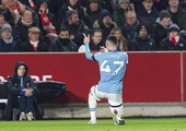 Phil Foden w klubie występuje z numerem 47.  To na cześć jego dziadka Ronniego, który zmarł  w wieku 47 lat