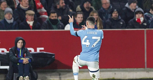 Phil Foden w klubie występuje z numerem 47.  To na cześć jego dziadka Ronniego, który zmarł  w wieku 47 lat