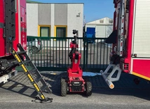 Do sprawdzenia tajemniczych fragmentów służby użyły specjalnego robota. Znaleziska były jednak niegroźnymi zbiornikami na hel