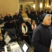 Módlmy się za tych, którzy nie potrafią. Pan Bóg działa, wyzwala, uzdrawia też dziś