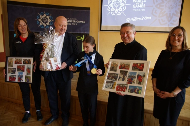 Wiktoria z medalami. Sukcesy wychowanki Ośrodka Caritas Archidiecezji Wrocławskiej w Dobroszycach