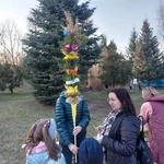 Kolorowa tradycja w małych rękach