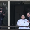 Papież pojawił się w oknie kliniki Gemelli i pobłogosłąwił zebranych