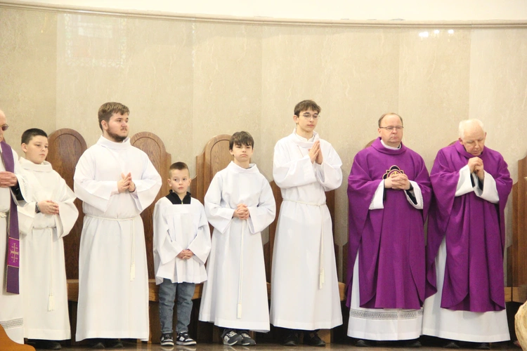 Dąbrowa Tarnowska. Pielgrzymka jubileuszowa kapłanów, sióstr i ich rodzin