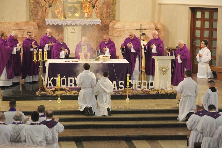 Dąbrowa Tarnowska. Pielgrzymka jubileuszowa kapłanów, sióstr i ich rodzin