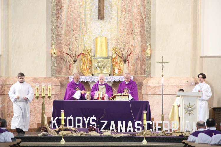 Dąbrowa Tarnowska. Pielgrzymka jubileuszowa kapłanów, sióstr i ich rodzin