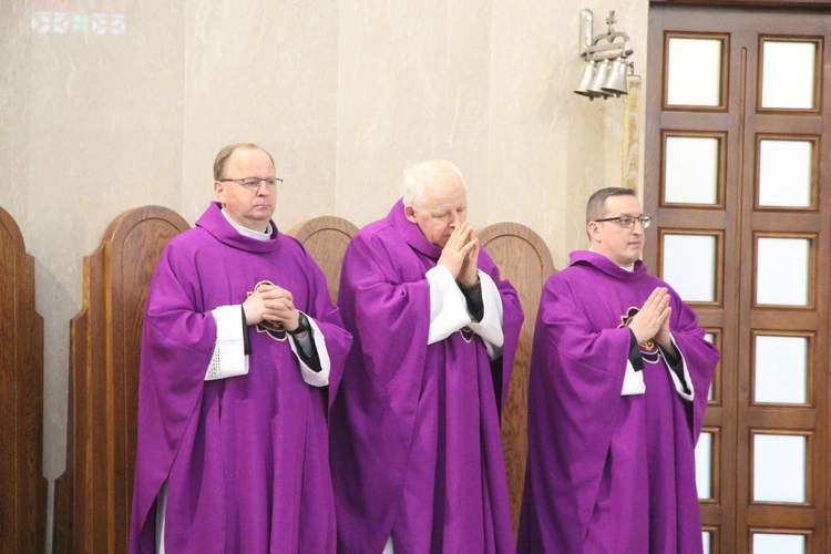 Dąbrowa Tarnowska. Pielgrzymka jubileuszowa kapłanów, sióstr i ich rodzin