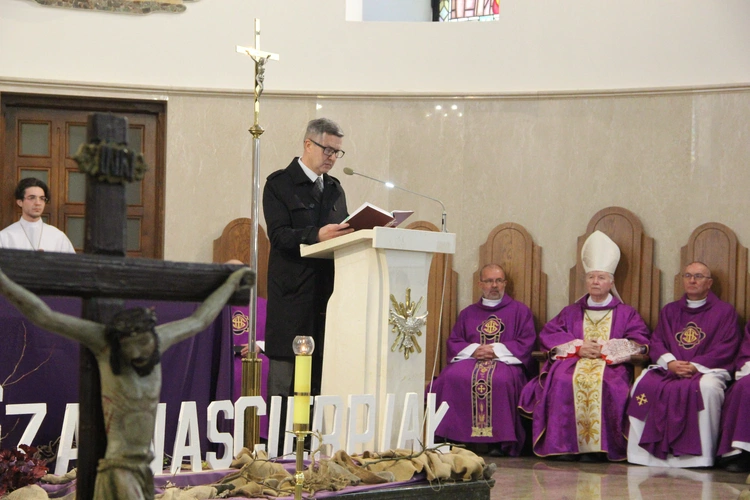 Dąbrowa Tarnowska. Pielgrzymka jubileuszowa kapłanów, sióstr i ich rodzin