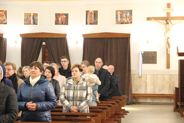 Dąbrowa Tarnowska. Pielgrzymka jubileuszowa kapłanów, sióstr i ich rodzin