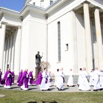 Dąbrowa Tarnowska. Pielgrzymka jubileuszowa kapłanów, sióstr i ich rodzin