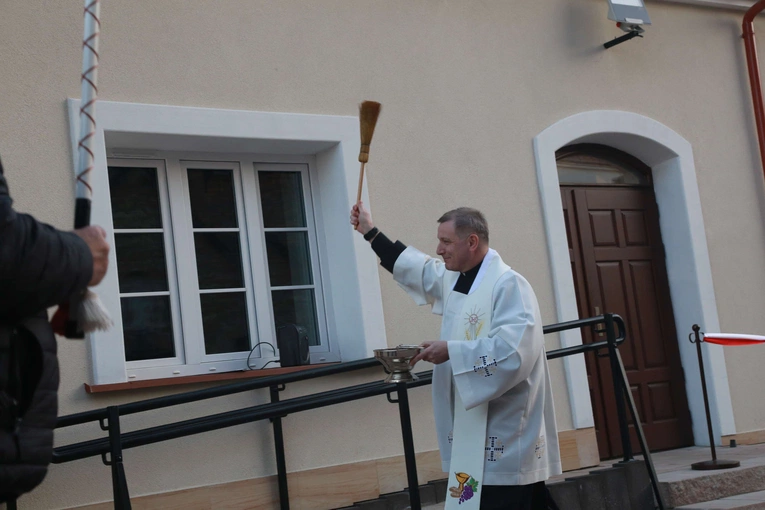 Poświęcenie odbudowanego domu