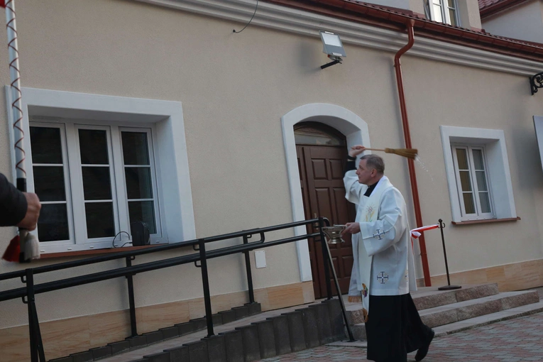 Poświęcenie odbudowanego domu
