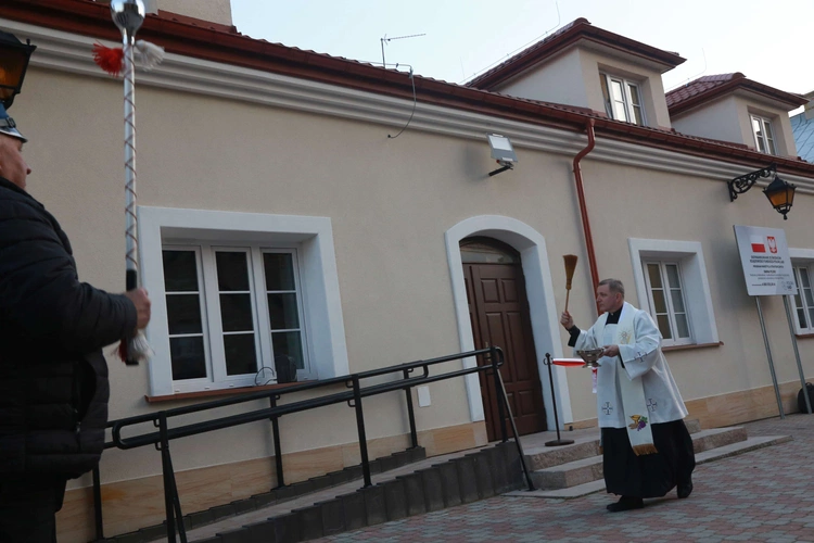 Poświęcenie odbudowanego domu