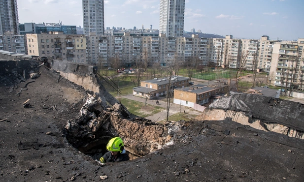 Tymczasem Rosjanie niszczą Kijów