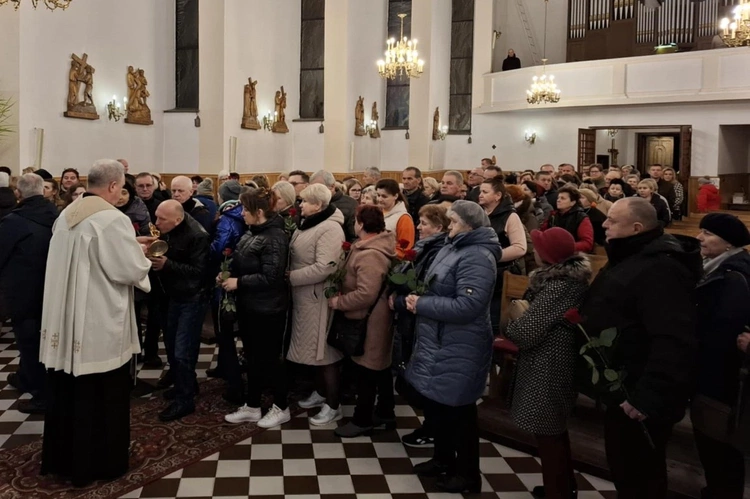 Wierni ucałowali relikwie świętej od spraw beznadziejnych. 