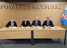 Remont dachu kościoła w Skrzyńsku