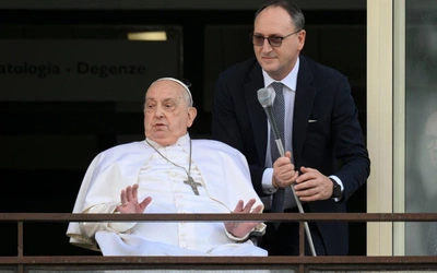 Po powrocie do Watykanu Papież kontynuuje terapie