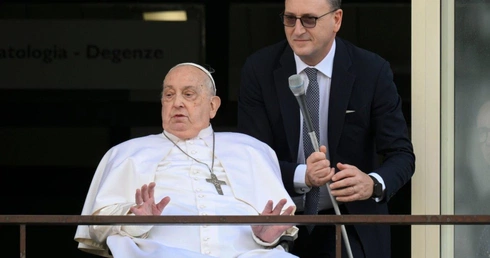 Po powrocie do Watykanu Papież kontynuuje terapie