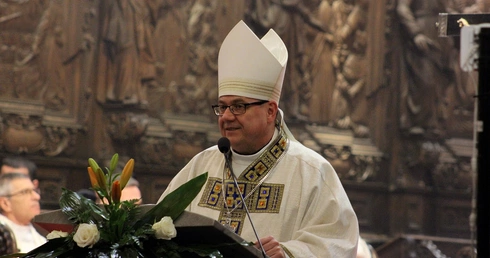Bp Kiciński: Najpiękniejszy dar, jaki możemy ofiarować poczętemu życiu, to miłość i obecność