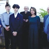 Od lewej: Marta Dąbrowska, Mateusz Franczak, Michał Salepa, Piotr Kenig, Dorota Pelczarska i ks. Tomasz Sroka.