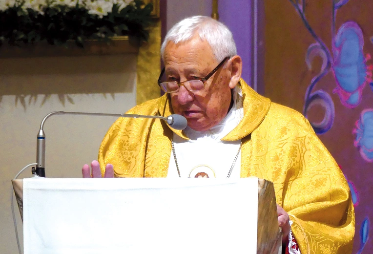 Emerytowanyproboszcz z Krakowa-Krowodrzy ks. Dziasek przewodniczył Eucharystii w złotołańskiej świątyni.