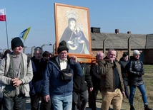 Obraz Maryi ponownie towarzyszył modlącym się w czasie nabożeństwa.