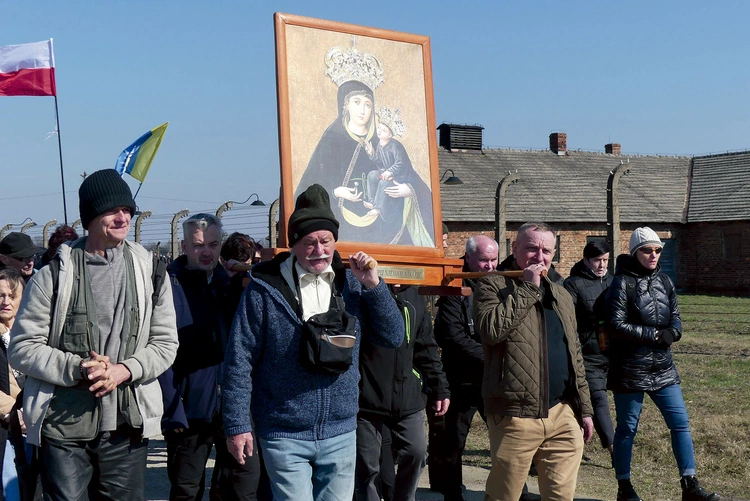 Obraz Maryi ponownie towarzyszył modlącym się w czasie nabożeństwa.