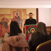 	Ks. Kamil Goc mówił do służb Łowickiej Pieszej Pielgrzymki Młodzieżowej na Jasną Górę.