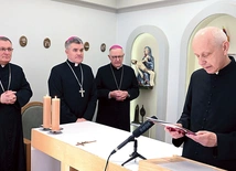 Moment odczytania komunikatu Nuncjatury Apostolskiej.