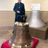 nowy dzwon, który zawiśnie w kościelnej wieży w miejsce poprzedniego instrumentu z 1922 roku.