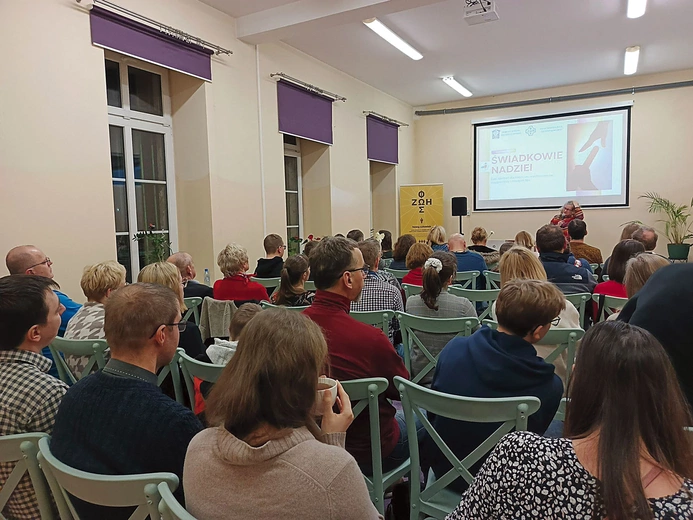 Spotkania odbywają się w Centrum Ruchu Światło–Życie. 