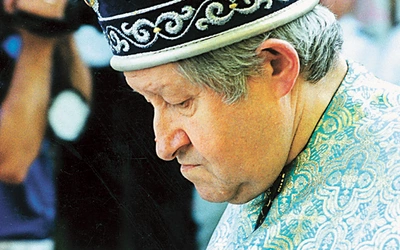 Ksiądz mitrat.