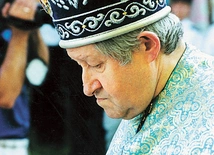 Ksiądz mitrat.