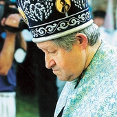 Ksiądz mitrat.