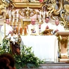 	Mszy św. przewodniczył bp Waldemar Musioł.
