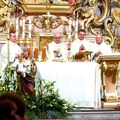 	Mszy św. przewodniczył bp Waldemar Musioł.