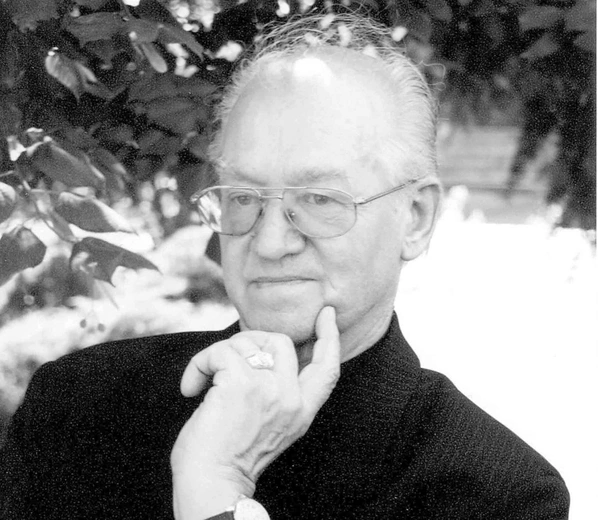 	Ksiądz prałat był najstarszym święceniami (rocznik 1955) księdzem diecezji opolskiej.