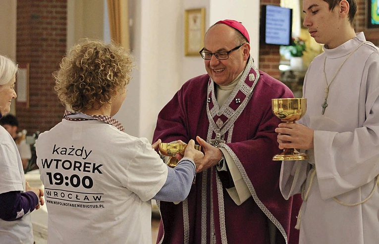 W spotkaniu charyzmatycznym uczestniczyło ponad 200 osób.