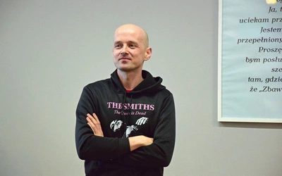 	Tomasz Samołyk w trakcie spotkania w DA w Radomiu.