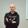 	Tomasz Samołyk w trakcie spotkania w DA w Radomiu.